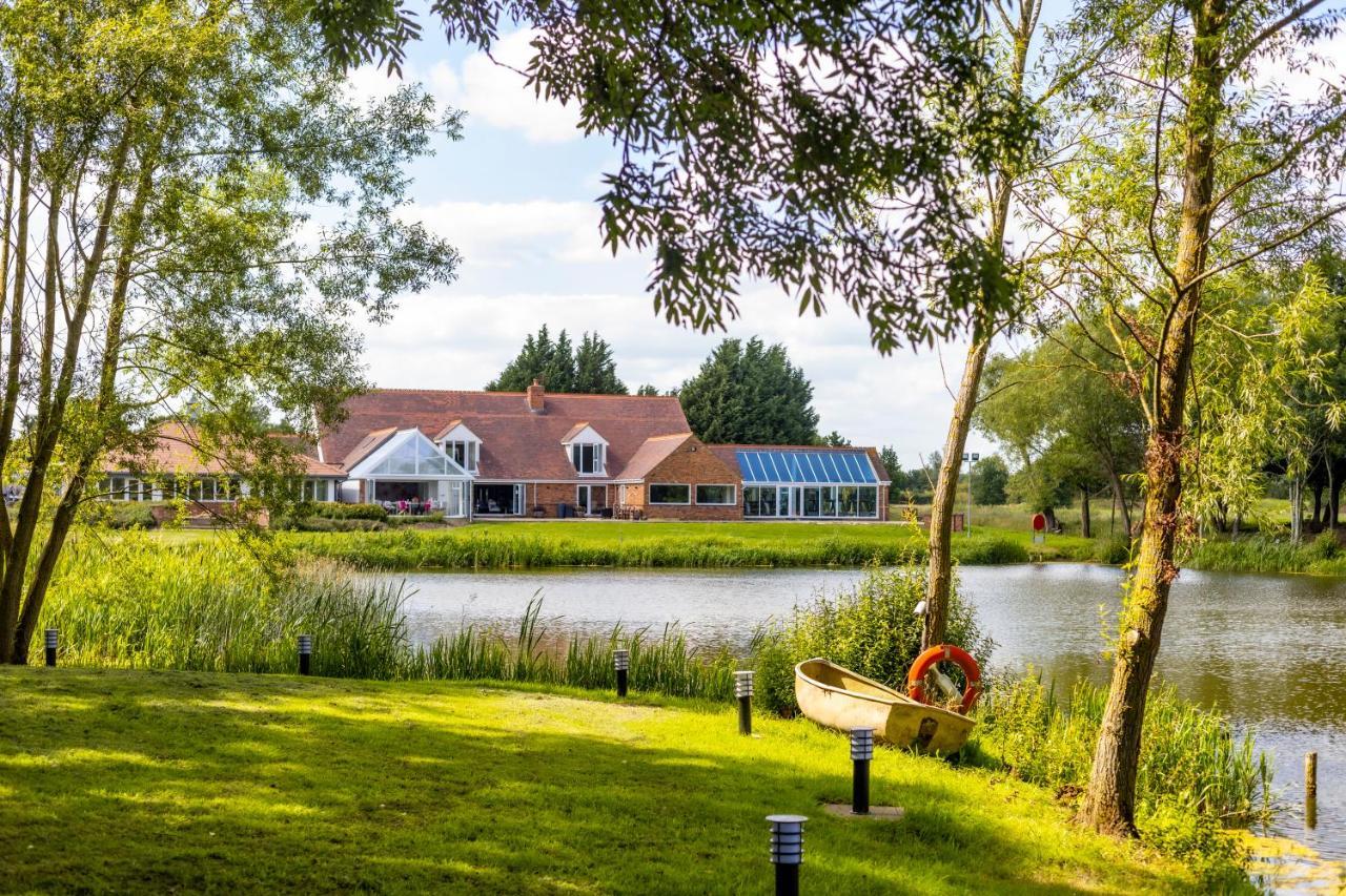 Kingfisher Hotel, Golf And Country Club Milton Keynes Dış mekan fotoğraf