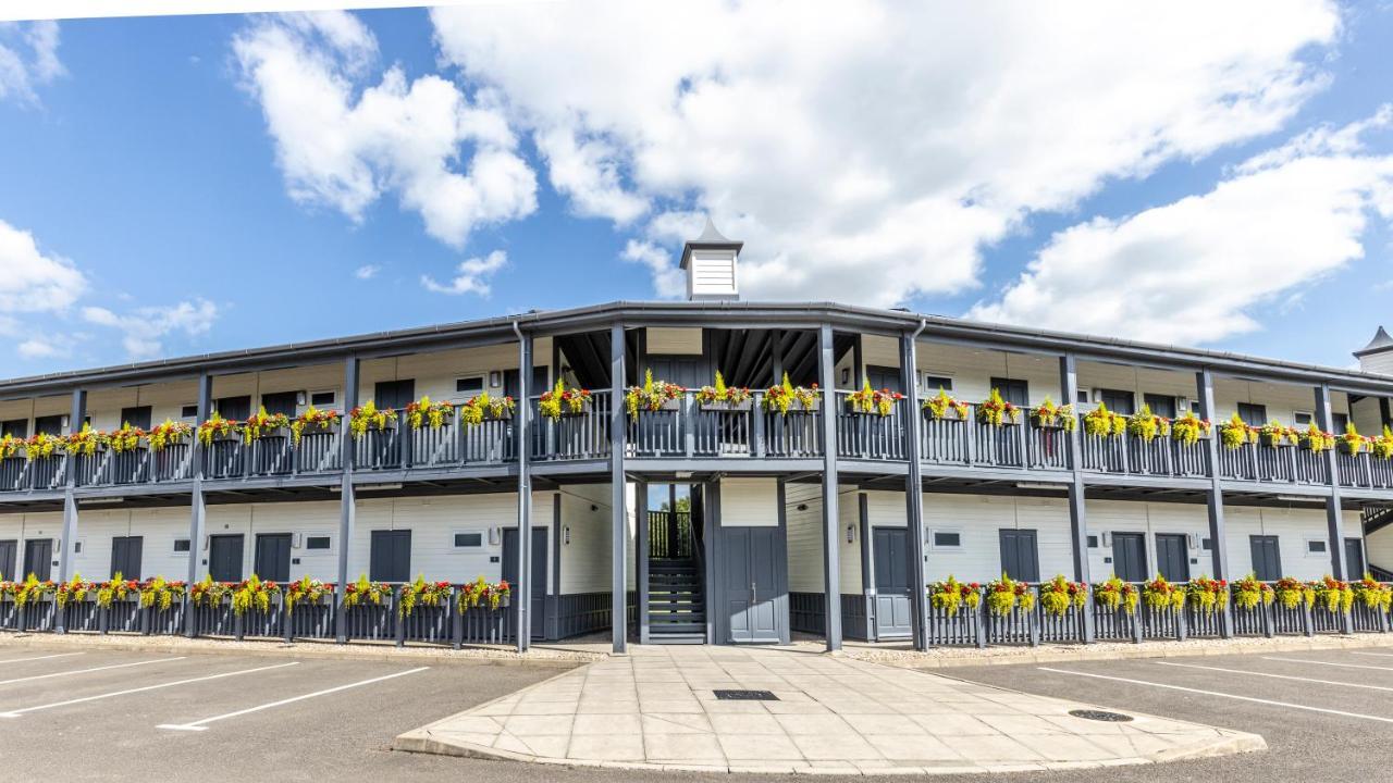 Kingfisher Hotel, Golf And Country Club Milton Keynes Dış mekan fotoğraf