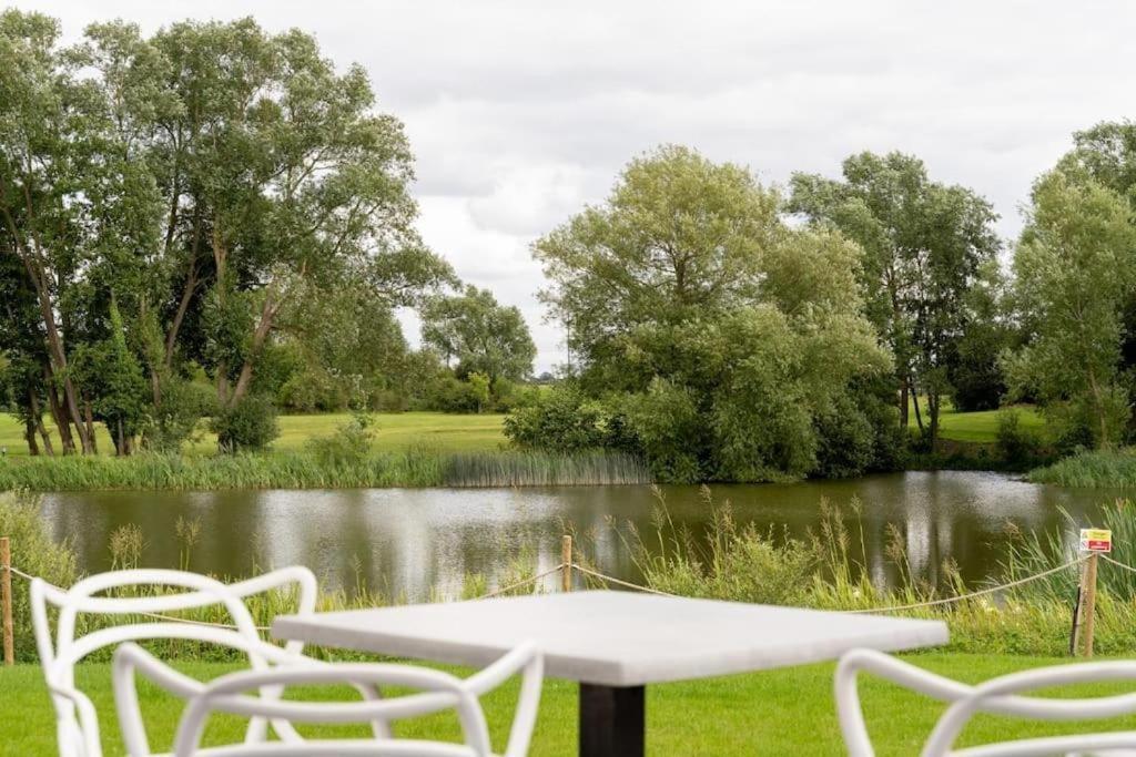 Kingfisher Hotel, Golf And Country Club Milton Keynes Dış mekan fotoğraf